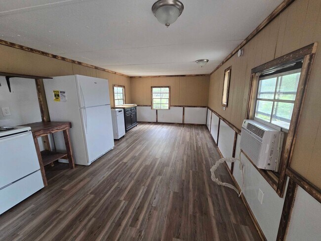 Building Photo - Affordable Living Near Bastrop