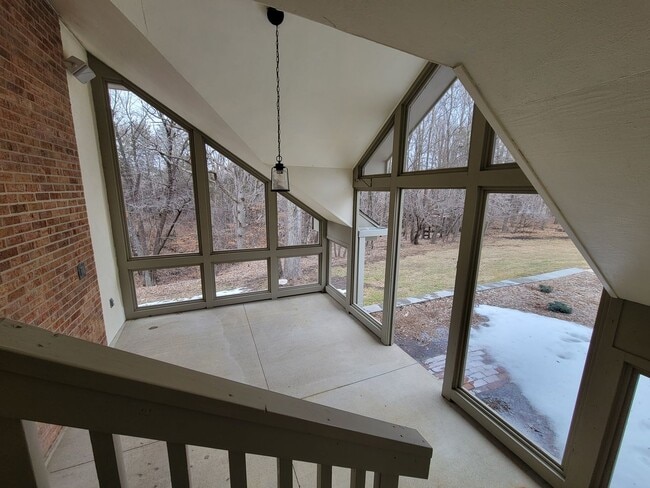 Building Photo - Upscale and Spacious Cedar Falls House for...