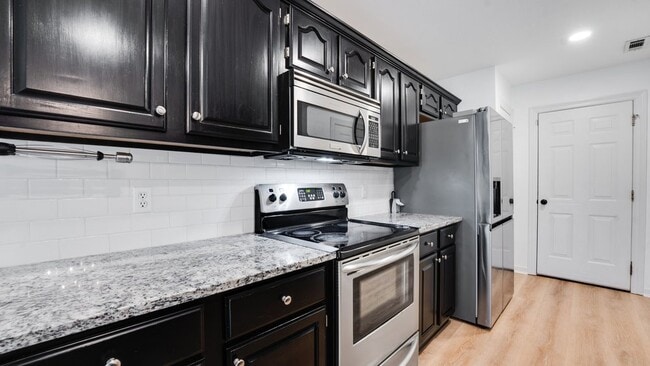 Building Photo - 6820 Cutter Ct