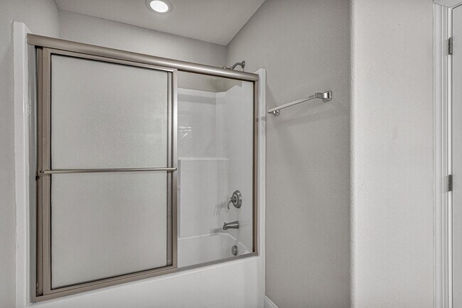 Building Photo - 4666 Sagewood Cir