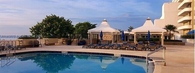 Building Photo - 5555 Collins Ave