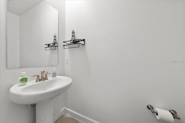 Building Photo - 8166 Crescent Oaks Dr