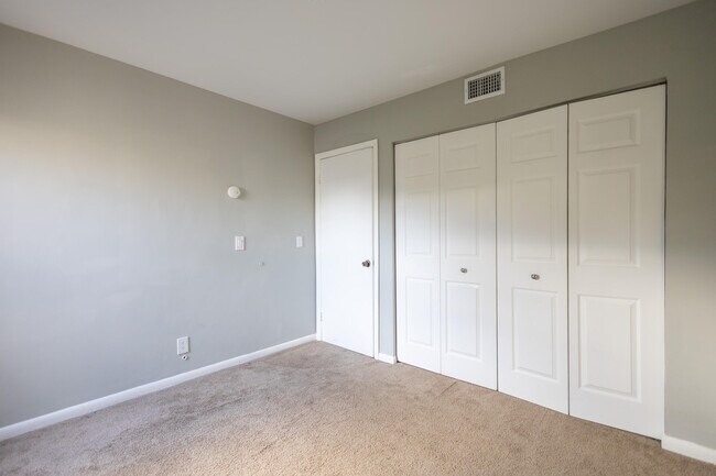 Building Photo - 1640 Shaker Cir