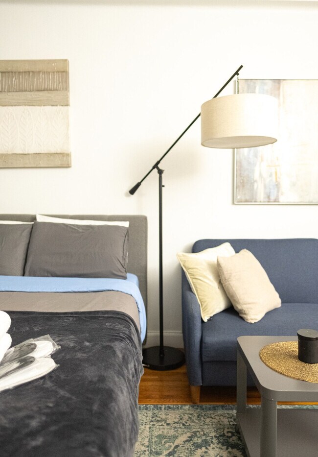 Building Photo - 330 E 74th St