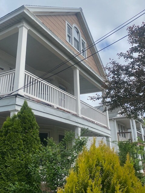 Building Photo - 27 Oakwood St