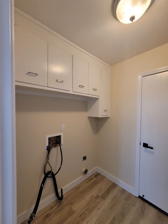 Building Photo - 5762 Cutter Loop