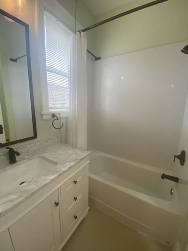 Building Photo - Updated 1-Bedroom, 1-Bath Apartment in Cot...