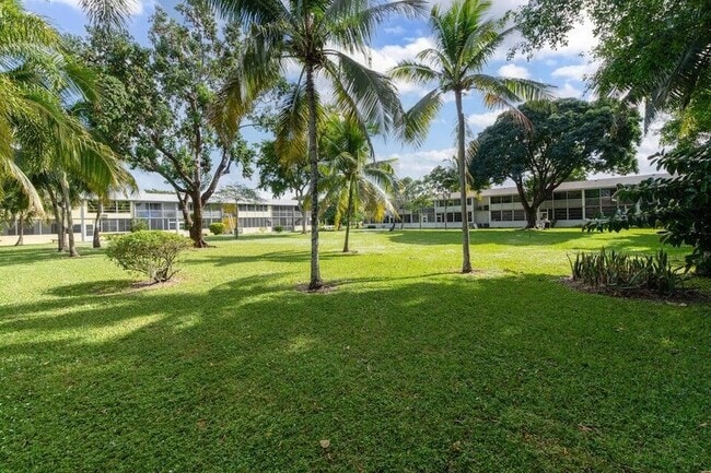 Building Photo - 99 Sussex E