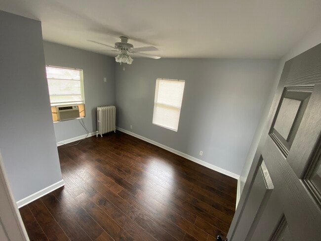 Room 2 - Entry - 2454 S 17th St