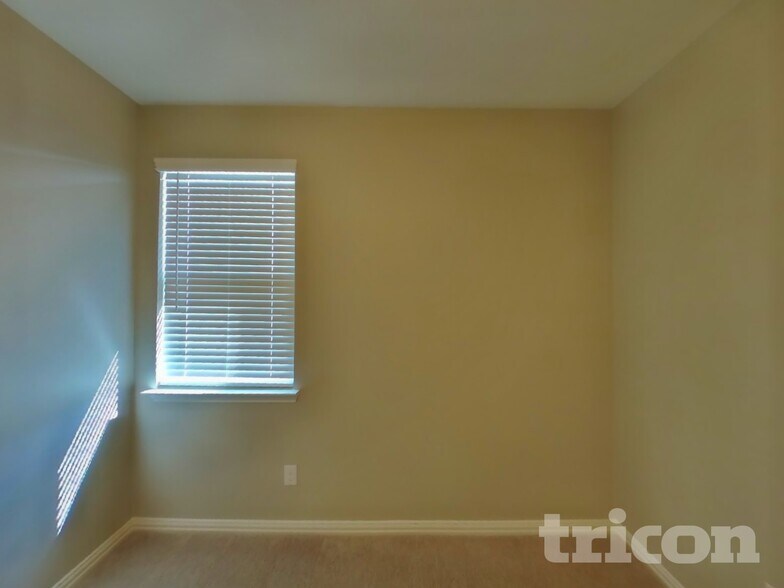 Building Photo - 448 Walpole Ct