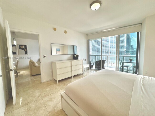 Building Photo - 475 Brickell Ave