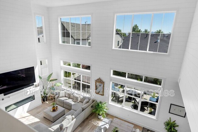 Building Photo - 6120 Triple Crown Dr