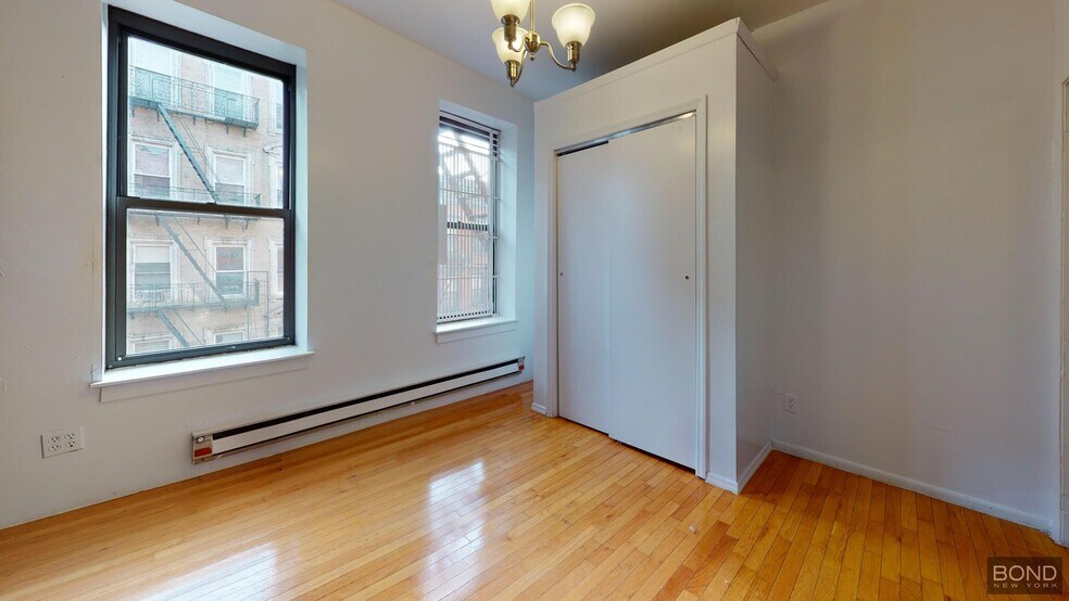 Primary Photo - 168 Rivington St