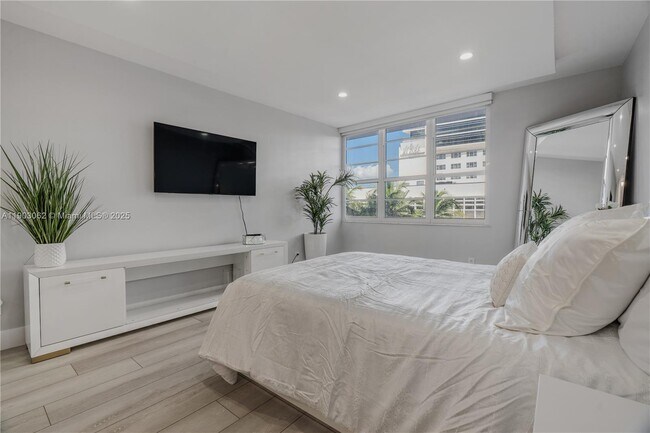 Building Photo - 100 Lincoln Rd