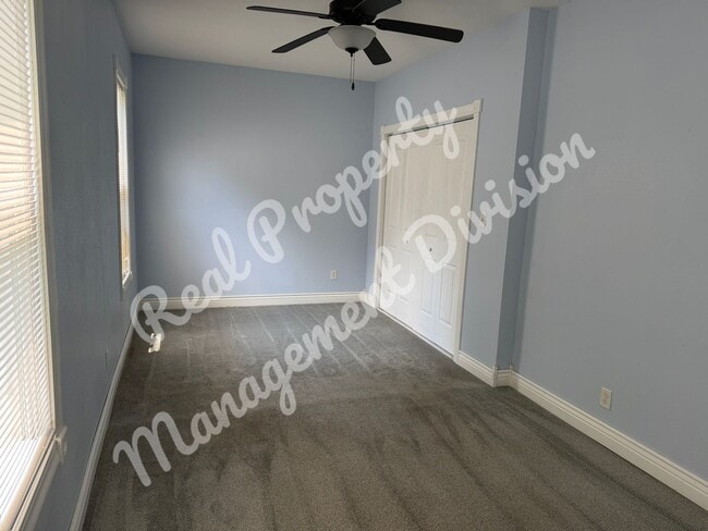 Building Photo - Spacious 3-Bed, 2-Bath Home with Fenced Yard in a Quiet Neighborhood