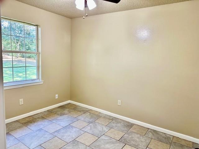 Building Photo - 6860 Williamsburg Ct