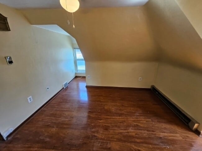 Building Photo - 546 Greenfield Ave