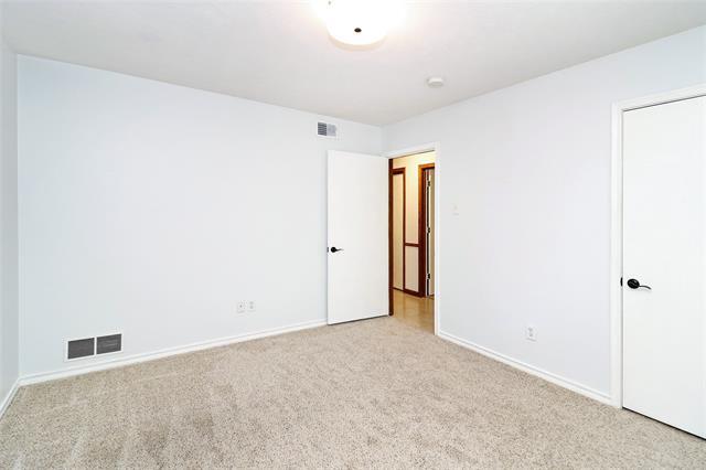 Building Photo - 7610 Meadow Oaks Dr