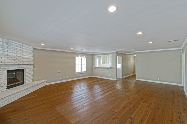 Building Photo - REMODELED, BRIGHT & AIRY, 4BR3BA HOME W/ G...