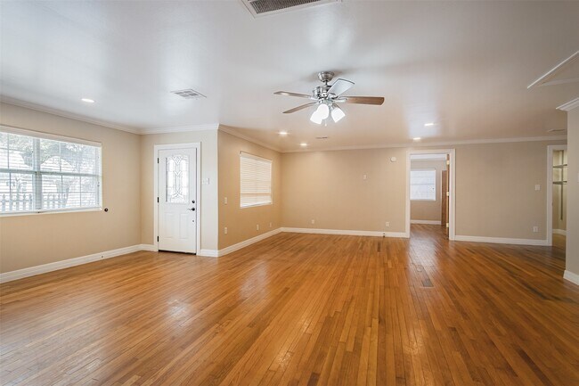 Building Photo - 2098 Harland Dr