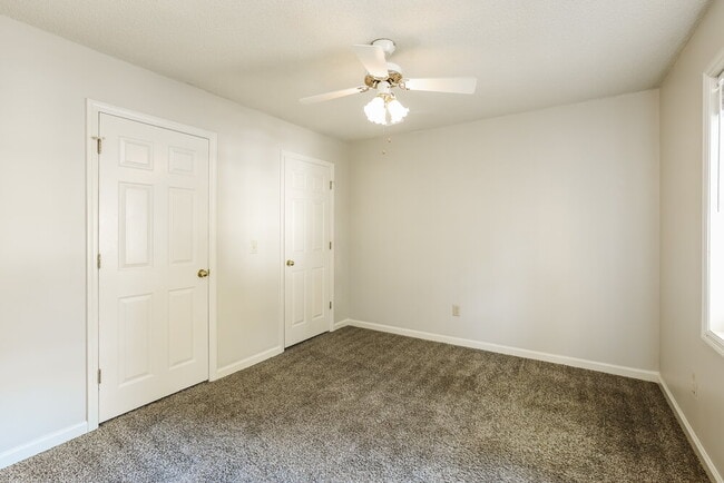 Building Photo - 6858 Creekwood Dr