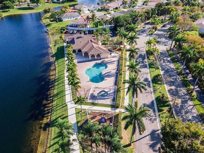 Building Photo - 1432 Ave