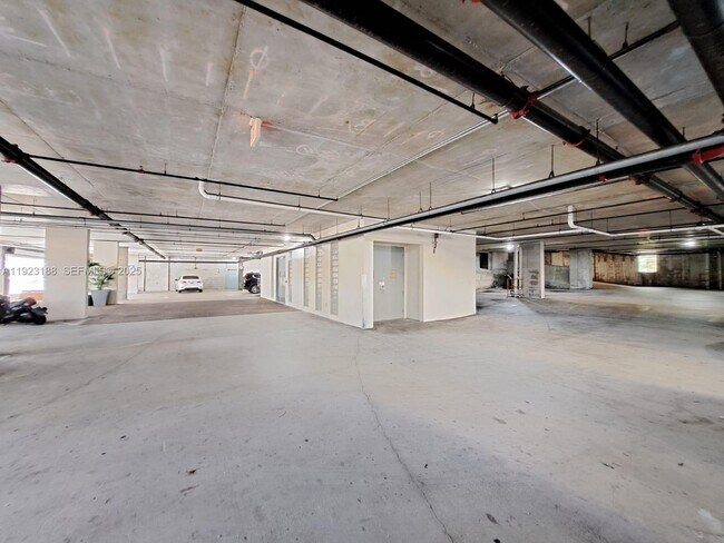 Building Photo - 120 SW 8th Ave