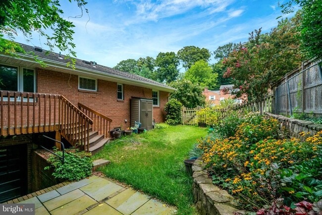 Building Photo - 821 N Latham St