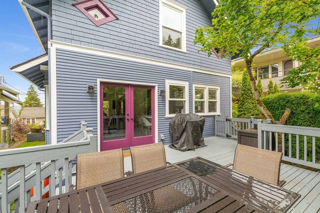 Building Photo - 3Bd/2.5Ba Seattle House