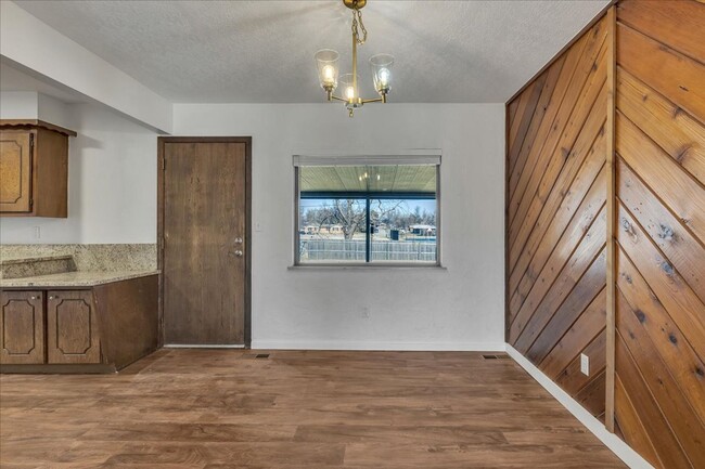 Building Photo - Home in the Heart of Yukon