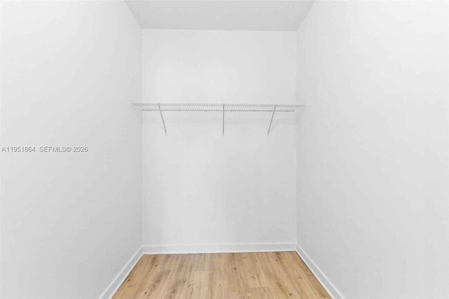 Building Photo - 170 NW 158 St #8 Miami, FL 33169