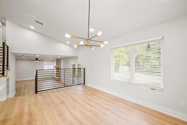 Building Photo - BEAUTIFUL HOUSE FOR RENT NEAR 1604 W/ GUIL...