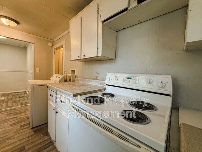 Building Photo - 407 Andy St