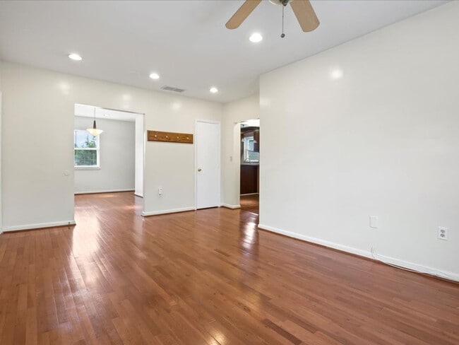 Building Photo - 65 53rd Pl SE