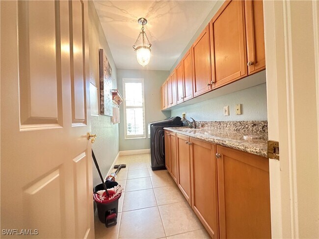 Building Photo - 8411 Mallow Ln
