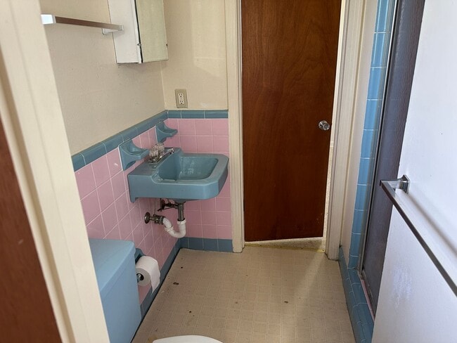 Building Photo - Convenient Leesburg Living – Walk to Leesburg High School!