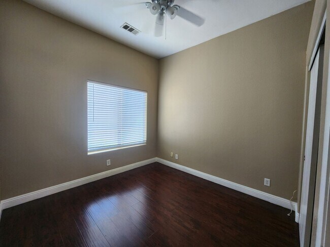 Building Photo - A Fabulous 3 Bedroom Townhome In North Las Vegas