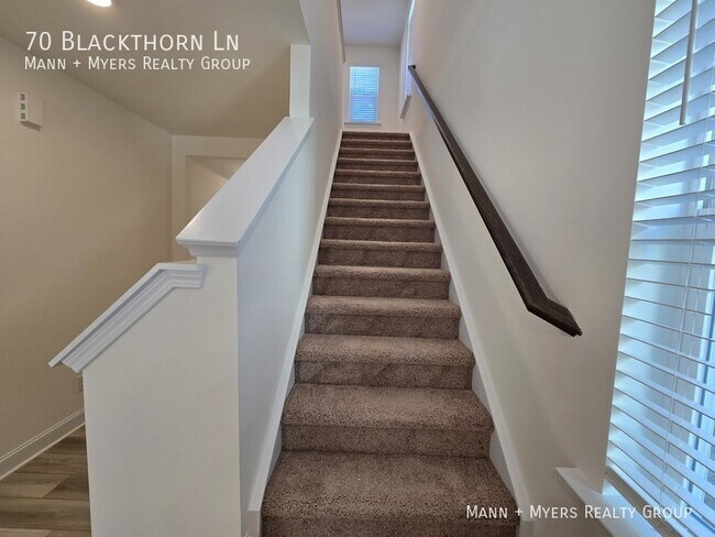 Building Photo - 70 Blackthorn Ln