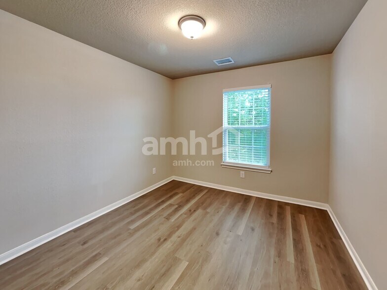 Building Photo - 18468 Sunrise Maple Dr