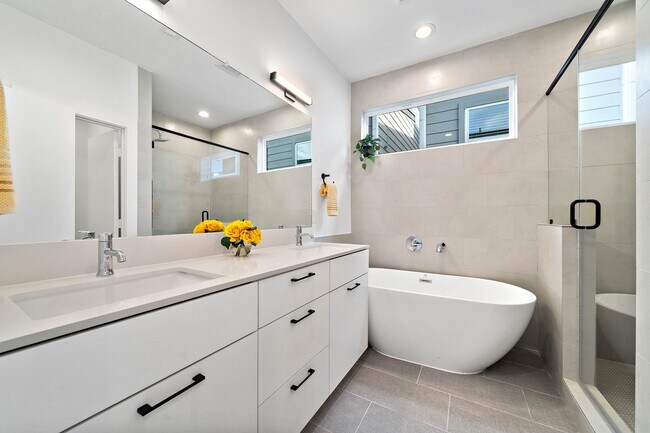 Building Photo - 1406 Valentine St