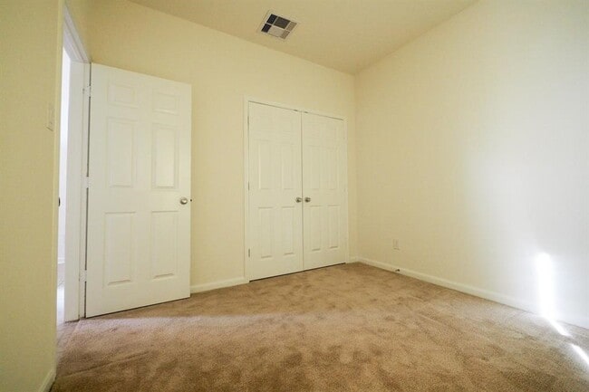 Building Photo - 4426 S Vineyard Mdw Ln