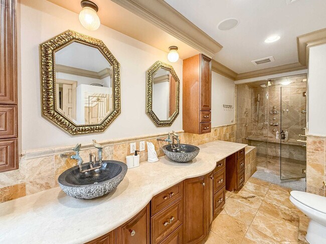 Building Photo - 602 S Front St