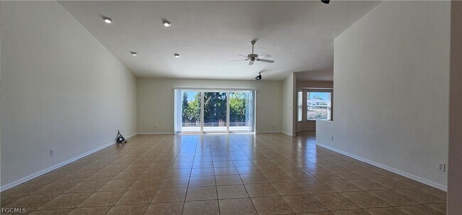 Building Photo - 420 SE 15th Terrace