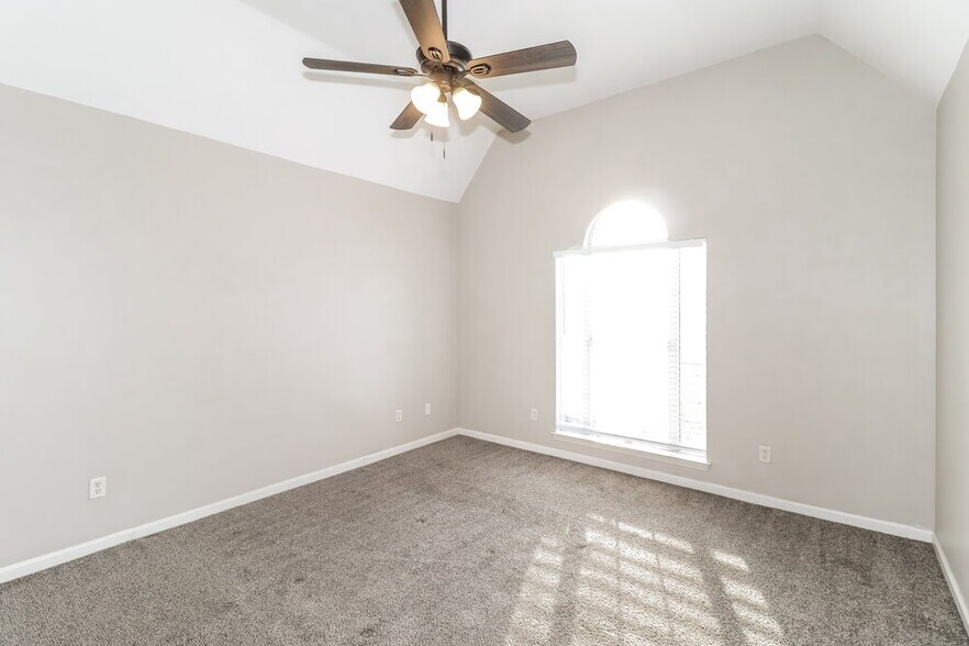 Building Photo - 5818 Carter Dr