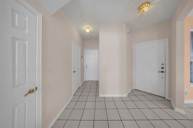 Building Photo - 908 Englewood Ln