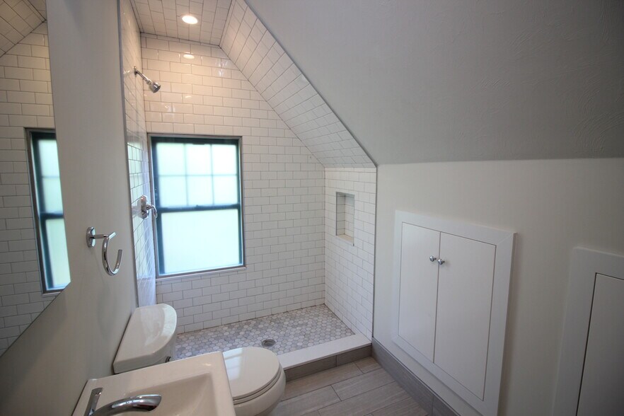 Building Photo - 64 Beech Glen St
