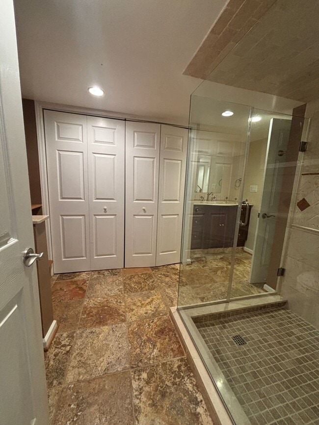 Building Photo - 3479 Overbrook Dr