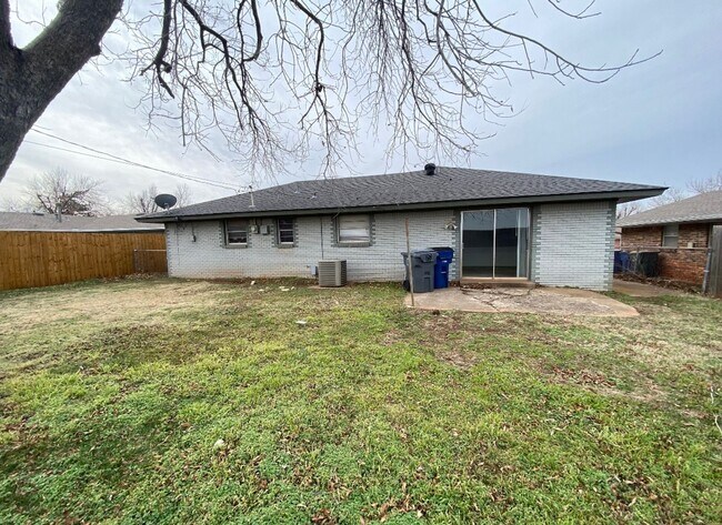 Building Photo - Beautiful Home- The Only thing Missing Is You!