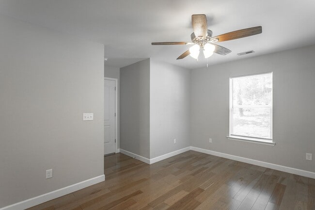 Building Photo - 300 W Ridgewood Ave