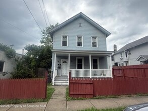 Building Photo - 1409 Sanderson Ave